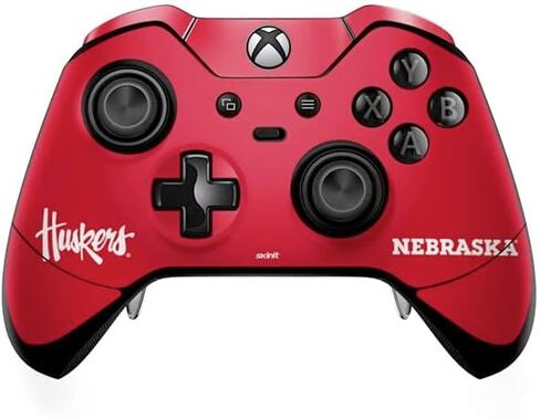 ملصق Skinit المخصص للألعاب متوافق مع وحدة تحكم Xbox One Elite - تصميم أحمر مرخص رسميًا من College Nebraska in Kuwait