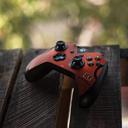 ملصق Skinit المخصص للألعاب متوافق مع وحدة تحكم Xbox One S - تصميم جيرسي لفريق NFL Cincinnati Bengals مرخص رسميًا in Saudi Arabia