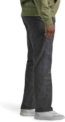 بنطلون كارجو مريح للغاية بقصة مستقيمة من نسيج تويل من سلسلة بيرفورمانس للرجال من ليي in Kuwait