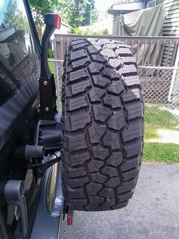 طقم فاصل حامل الإطارات الاحتياطية من WeiSen متوافق مع 1987-2018 Jeep Wrangler JK TJ YJ | إطارات تصل إلى 33 بوصة، باللون الأسود in Saudi Arabia