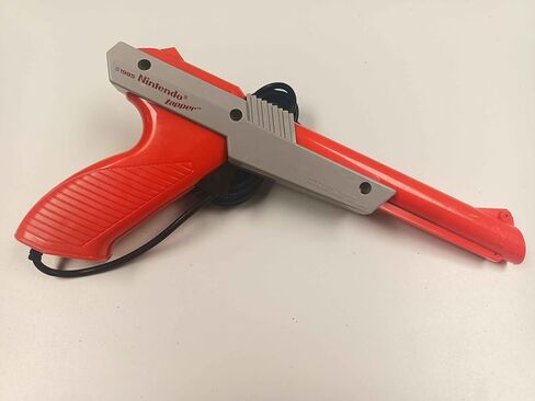 نينتندو NES Zapper Light Gun - برتقالي (متجدد) in Kuwait