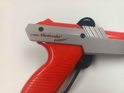 نينتندو NES Zapper Light Gun - برتقالي (متجدد) in Kuwait