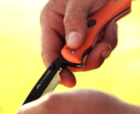OUTDOOR EDGE RazorPro G Double Blade Hunting Knife – Replaceable Razor Sharp Skinning Blade & Gutting Knife for Fast Field Dressing, Non-Slip Black Handle, Black Sheath with 6 Extra Blades (Orange) in Saudi Arabia