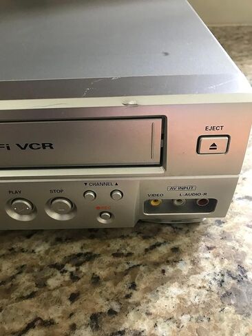 Sanyo DVW6100 TVGuardian DVD player with Built-in 4-HEAD Hi-Fi TV Guardian VCR recorder (Renewed) in Saudi Arabia