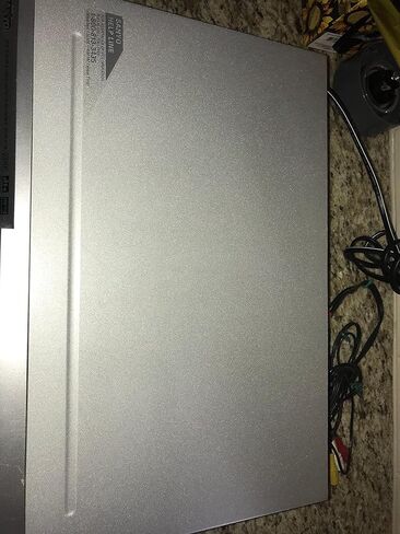 Sanyo DVW6100 TVGuardian DVD player with Built-in 4-HEAD Hi-Fi TV Guardian VCR recorder (Renewed) in Saudi Arabia