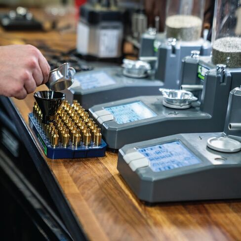 مقياس المسحوق الإلكتروني Frankford Arsenal Intellidropper لقياس المسحوق مع شاشة LCD وتطبيق مجاني لإعادة تحميل قاعدة البيانات لأجهزة iPhone وWindows وGoogle، رمادي in Kuwait