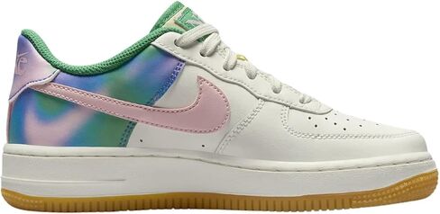 مقاس حذاء Nike Air Force 1 LV8 3 للأطفال الأكبر سنًا - 7 in Saudi Arabia