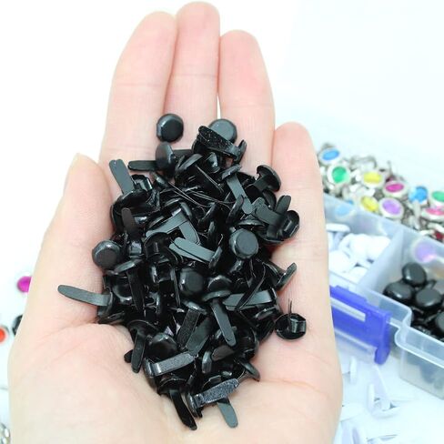 صندوق واحد (400 قطعة) من ARTCXC، 4 ألوان 8 مم، مشابك تثبيت ورقية لحرف القصاصات اليدوية - أسود، أبيض، ذهبي، فضي، كل لون 100 قطعة in Kuwait