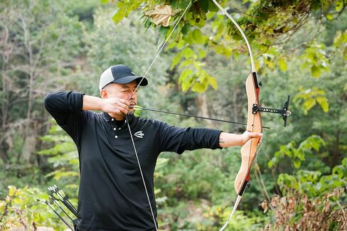 مجموعة قوس منحني وسهم من LWANO مقاس 66 بوصة للشباب والمبتدئين، مجموعة للمبتدئين في الرماية للبالغين، حزمة قوس منحني خشبي مقاس 20/22/24/26/28/30 بوصة للتدريب والممارسة والمنافسة - RH فقط in Kuwait