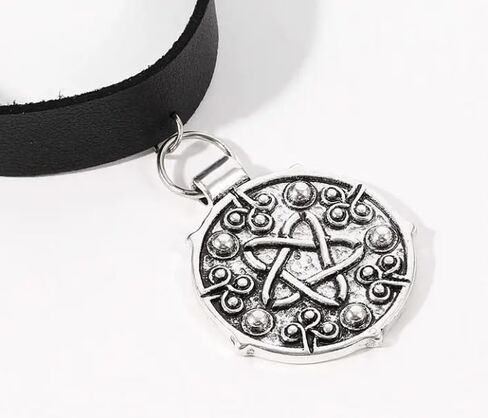 قلادة Blingsoul Wtchr Black Choker للنساء - قلادة طوق قابلة للتعديل مع قلادة لطيفة ، هدية مجوهرات على طراز Yenefer على طراز Yenefer in Saudi Arabia