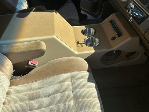 Custom Made Center Console Compatible with 88-94 Chevy gmc OBS Trucks Extend cab or Single cab with Separate Seats in Saudi Arabia