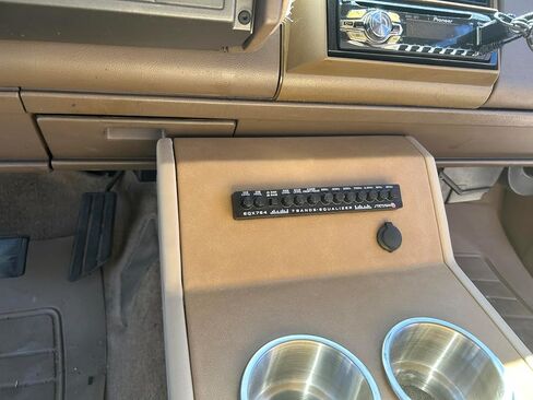 Custom Made Center Console Compatible with 88-94 Chevy gmc OBS Trucks Extend cab or Single cab with Separate Seats in Saudi Arabia
