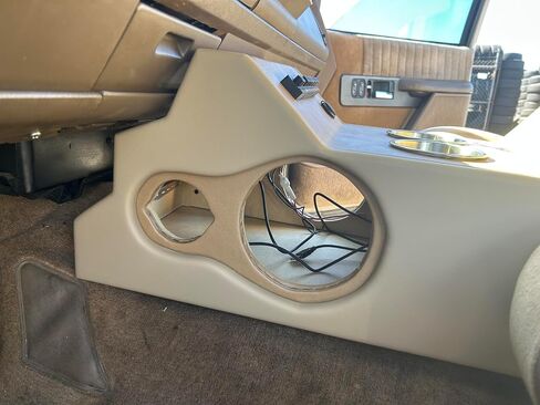 Custom Made Center Console Compatible with 88-94 Chevy gmc OBS Trucks Extend cab or Single cab with Separate Seats in Saudi Arabia