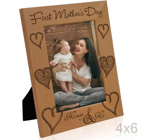 إطار صورة عيد الأم الأول من KATE POSH - إطار صورة من الخشب الطبيعي المنقوش - هدايا عيد الأم الأولى، هدايا الأم الجديدة، هدايا الأم لأول مرة، هدايا الأم وأنا (4x6-أفقي) in Kuwait