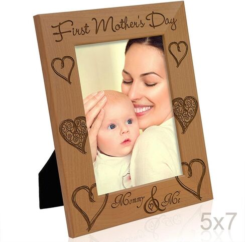 إطار صورة عيد الأم الأول من KATE POSH - إطار صورة من الخشب الطبيعي المنقوش - هدايا عيد الأم الأولى، هدايا الأم الجديدة، هدايا الأم لأول مرة، هدايا الأم وأنا (4x6-أفقي) in Kuwait