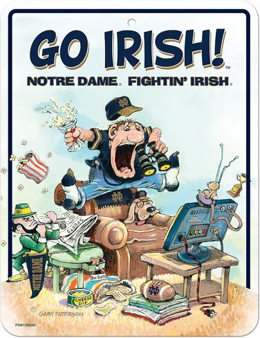 Rico Industries NCAA Notre Dame Fighting Irish - ND Gary Patterson The Fan 8.5 بوصة × 11 بوصة لافتة وقوف السيارات المعدنية من ألياف الكربون - رائعة لكهف الرجل، غرفة النوم، المكتب، ديكور المنزل، أبيض، 10 × 12 in Kuwait