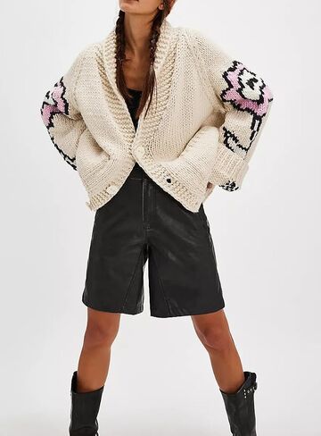 chouyatou Women's Fall Casual 2025 Floral Sweater Cardigans Oversized Button Down Chunky Knit Sweater Coatigan in Saudi Arabia