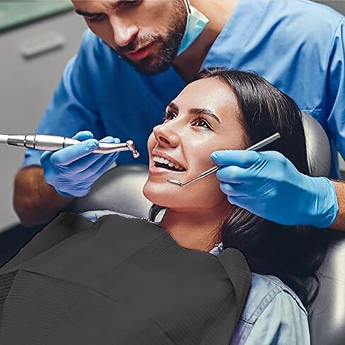 مريلة أسنان سوداء 125 من TourKing للاستعمال مرة واحدة مقاس 45.72 سم × 33.02 سم، 3 طبقات من ورق الوشم الثاقب المقاوم للماء لأغطية الطاولة، وسادة نظيفة لصالون الأظافر/عيادة الأسنان/التغذية/متجر الوشم in Kuwait