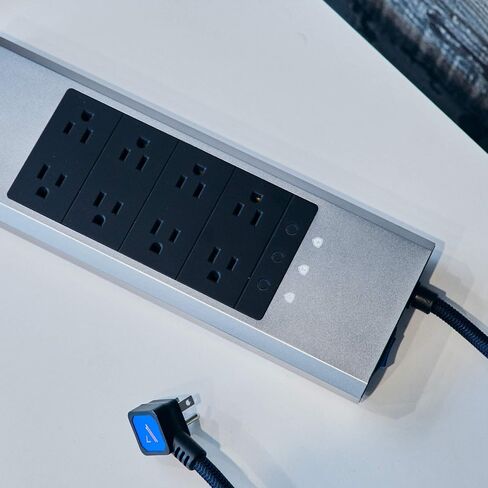 سلسلة Austere V، شريط طاقة حامي من 8 منافذ، 3000 جول، تصفية EMI/RFI، 3 منافذ USB-C ومنفذين USB-A 2.4 أمبير، مؤشرات LED، حماية التيار الزائد، ضمان المكونات لمدة 5 سنوات in Saudi Arabia