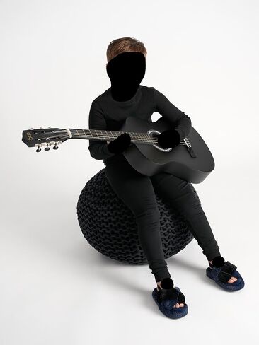 شبشب Zubii Criss Cross، من الخلف، دافئ ومريح وأنيق، مسامي، تصميم متقاطع، قطيفة، ألوان بحرية وسوداء، حزام قوي in Kuwait