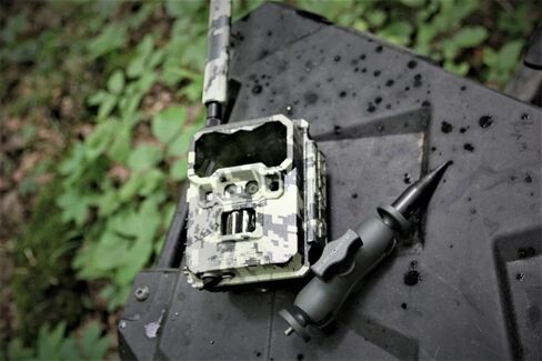 Black Gate R4G-GEN2 Cellular Trail Camera – Dual Lens & Dual Sensor, 940nm No-Glow LEDs, Photo & Video, ONeConnect Technology (Works on All USA & Canada Towers), <0.3s Trigger Speed in Saudi Arabia