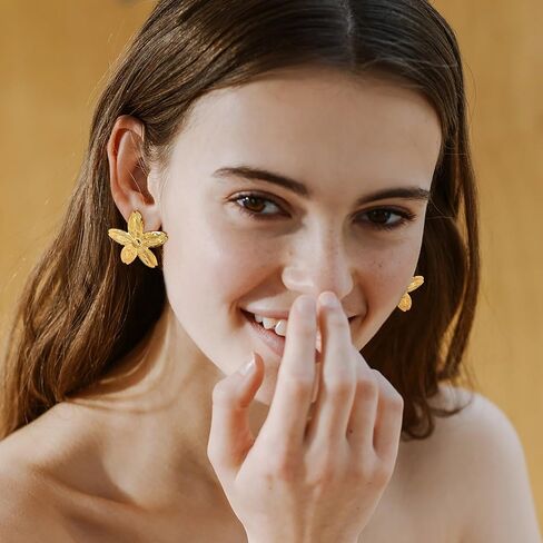 أقراط زهرة ذهبية للنساء - أقراط مسمار الفولاذ المقاوم للصدأ - هدية أنيقة عصرية لزوجتها صديقها المناسب لعيد عيد ميلاد عيد الأم عيد الحب in Kuwait