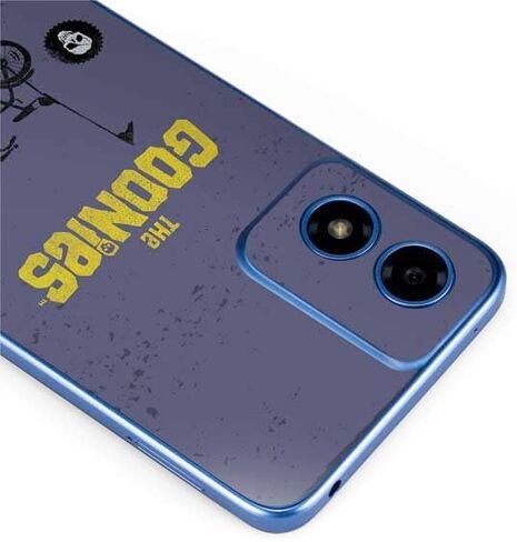 ملصق هاتف Skinit متوافق مع Moto G Play 4G - مرخص رسميًا من Warner Bros The Goonies (1985) تصميم Hey You Guys in Saudi Arabia