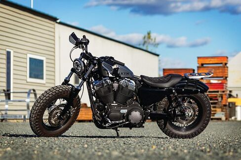 مكون الدراجة النارية Kuryakyn 3571: رابط Riot Shift لدراجات Harley-Davidson Dyna النارية 2006-17 مع أدوات تحكم متوسطة، أسود ساتان in Saudi Arabia