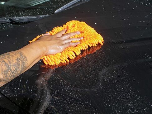 مجموعة طين Quik من السيراميك الهجين من Meguiar - احصل على لمسة نهائية ناعمة وحماية سيراميك هجين في آن واحد، وتزيل الملوثات المرتبطة بالطلاء باستخدام وسادة طين صناعية وتفاصيل سيراميك هجينة in Kuwait