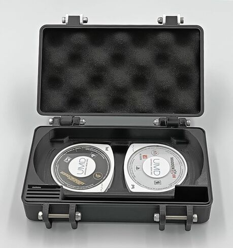 حقيبة حمل واقية متينة لجهاز PSP 1000 - تحمل 4 ألعاب، 4 بطاقات ذاكرة، كابل شحن USB in Kuwait