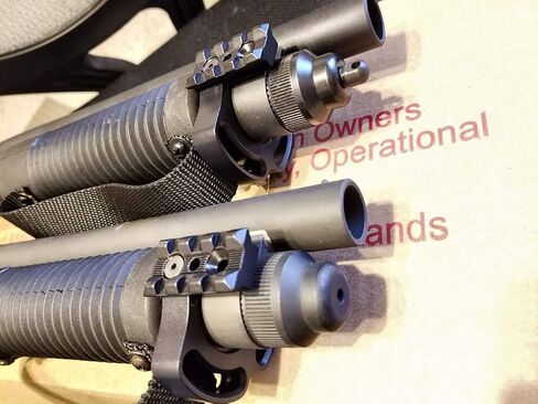 CDM Gear Light Mount مع حاجز جانبي ثلاثي الفتحات، متوافق مع Mossberg 590 Shockwave 12 أو 20 Ga in Kuwait