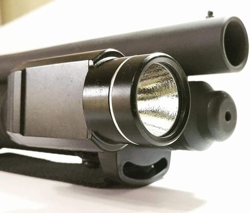 CDM Gear Light Mount مع حاجز جانبي ثلاثي الفتحات، متوافق مع Mossberg 590 Shockwave 12 أو 20 Ga in Kuwait