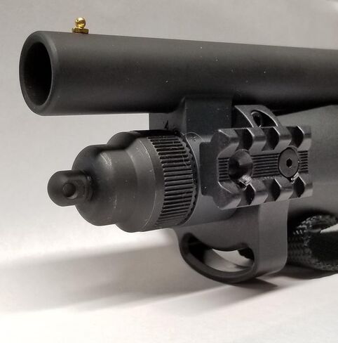 CDM Gear Light Mount مع حاجز جانبي ثلاثي الفتحات، متوافق مع Mossberg 590 Shockwave 12 أو 20 Ga in Kuwait