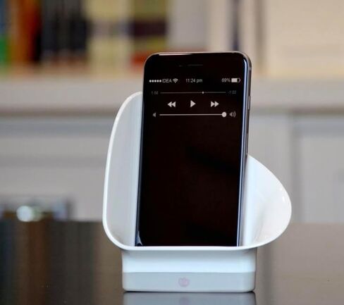 Soundvase، ملحق مكبر صوت ليس إلكترونيًا، صوتيات ذكية لهاتفك الذكي، سهولة وراحة، وصوت حاصل على براءة اختراع. يناسب معظم الهواتف الذكية حتى مع وجود الحافظة (أسود) in Kuwait