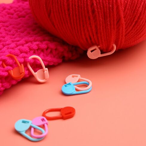 300 قطعة من أقلام الخياطة، 15 لونًا لقفل الكروشيه، 15 قطعة من إبر الخياطة الكبيرة مع صندوق تخزين in Kuwait