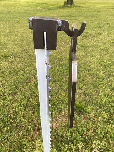 Magnum Target 12"x7" 3/8" AR500 IDPA/IPSC Steel Shooting Range Target w/T-Post Hook in Saudi Arabia