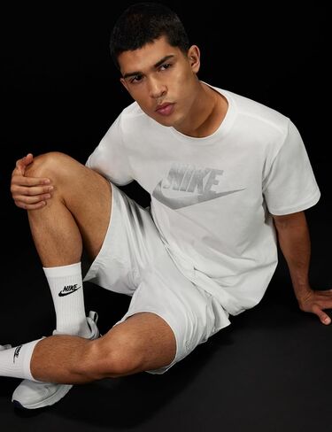 Nike Men's Logo Sportswear T-Shirt in Saudi Arabia