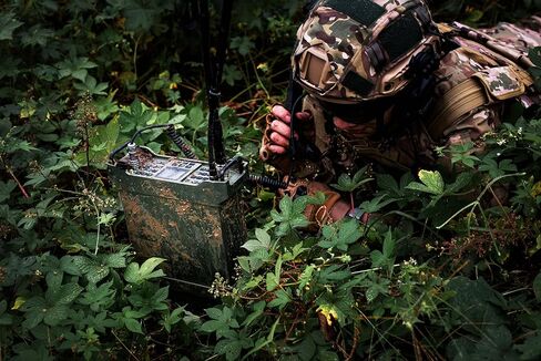 GUOHETEC PMR-171 TBR-119 ميكروفون بمقبض تكتيكي محمول للاستماع وإطلاق جهاز الإرسال والاستقبال المدمج (TBR-119) in Kuwait