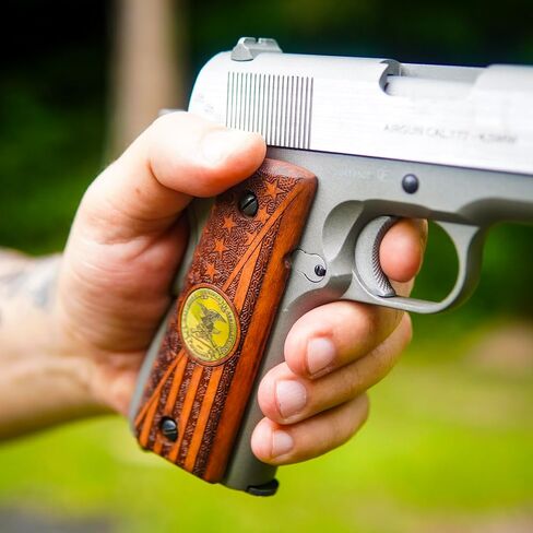 URAY 1911 بالحجم الكامل 45 ميدالية ترامب ومقابض العلم - مقابض مسدس هجينة CNC/مصنوعة يدويًا فائقة الجودة لكولت وكيمبر وتوروس وريمنجتون وجميع النماذج الحكومية لعام 1911 in Saudi Arabia