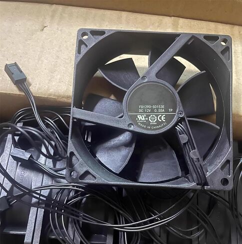 DC12V 0.55A 3-Wire 92x92x25mm 92mm مروحة تبريد عاكسة FD1290-S0153E in Kuwait