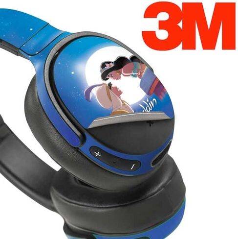 غلاف صوتي من Skinit متوافق مع Skullcandy Venue - تصميم Disney Aladdin and Princess Jasmine Kiss المرخص رسميًا in Saudi Arabia