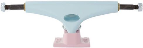 شاحنات KRUX 8.25 K5 باللون الأزرق الفاتح والوردي DLK القياسية in Kuwait