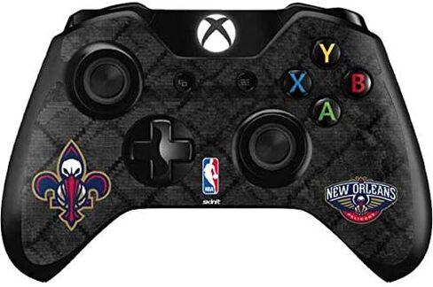 غلاف Skinit المخصص للألعاب متوافق مع وحدة تحكم Xbox One - تصميم New Orleans Pelicans Dark Rust المرخص رسميًا من NBA in Saudi Arabia