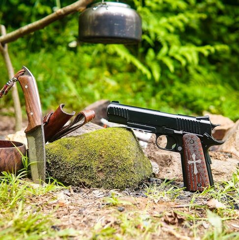 URAY 1911 Wood Grips with American Flag and Christian Cross Design – Premium 1911 Pistol Grips for Colt, Kimber, Taurus, Remington & Full-Size 1911 Models in Saudi Arabia