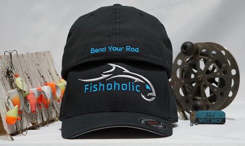 قبعة صيد البيسبول Fishholic - ملائمة مرنة - شعار مطرز، شبه جاهزة، مقاسات S/M وL/XL - هدية لعشاق الصيد in Kuwait
