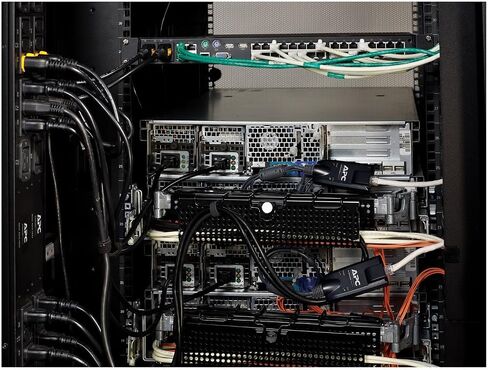 APC من شنايدر إلكتريك KVM0108A KVM 2G تناظري 8 منافذ مكونات أخرى KVM0108A in Saudi Arabia