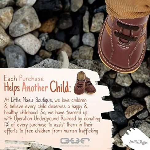 حذاء رياضي يصدر صريرًا من Little Mae's Boutique للأولاد الصغار، حذاء مشي مثالي للأطفال الصغار مع مصدر صرير قابل للإزالة وحزام قابل للتعديل - حذاء أطفال بنعل مرن in Kuwait