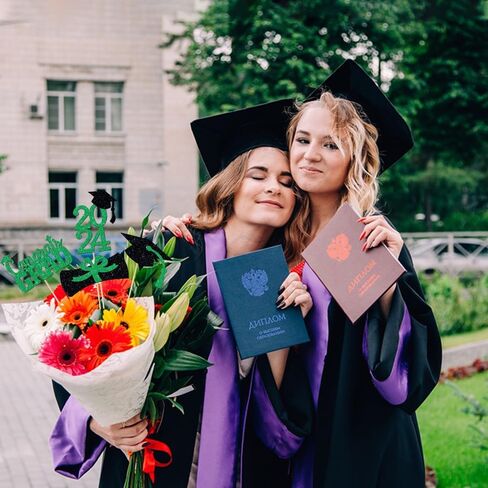 YUJUN 24 قطعة 2024 قطعة مركزية لحفلات التخرج الخضراء لعصي الطاولات، 2024 أغطية طاولات Congrats Grad لتزيين طاولة حفلات التخرج 2024 (أخضر) in Kuwait