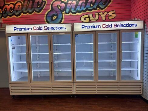 ثلاجة ثلاجة تجارية ، 63.5 قدمًا على بعد Thre ， Glass Door Merchandiser There مع أرفف قابلة للتعديل LED ، وصحافة ETL ، والأسود ، والعجلات غير المشمولة in Saudi Arabia
