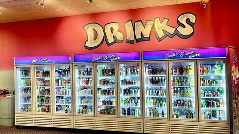 ثلاجة ثلاجة تجارية ، 63.5 قدمًا على بعد Thre ， Glass Door Merchandiser There مع أرفف قابلة للتعديل LED ، وصحافة ETL ، والأسود ، والعجلات غير المشمولة in Saudi Arabia